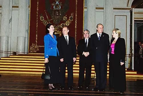 Thomas Klestil - ST PETERSBURG. Vladimir and Lyudmila Putin with Austria's President Thomas Klestil and his wife Margot Klestil-Loeffler at the State Hermitage museum.