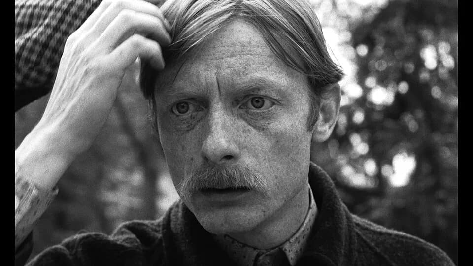 Otto Sander - Otto Sander (1980) in der Rolle des ottO treberT (Episode "Rückwärts" im Film "Zum Beispiel Otto Spalt" von René Perraudin