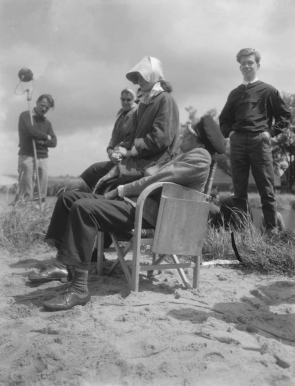 Peter Finch - Collectie / Archief : Fotocollectie Anefo
Reportage / Serie : [ onbekend ]
Beschrijving : Filmopnamen in de Beemster bij Schermerhorn voor de film "Operation Amsterdam" , de hoofdrolspel