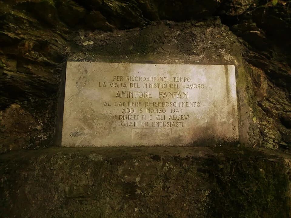 Amintore Fanfani - Lapide dedicata al ministro Amintore Fanfani, in visita a Retignano l'8 marzo 1949.