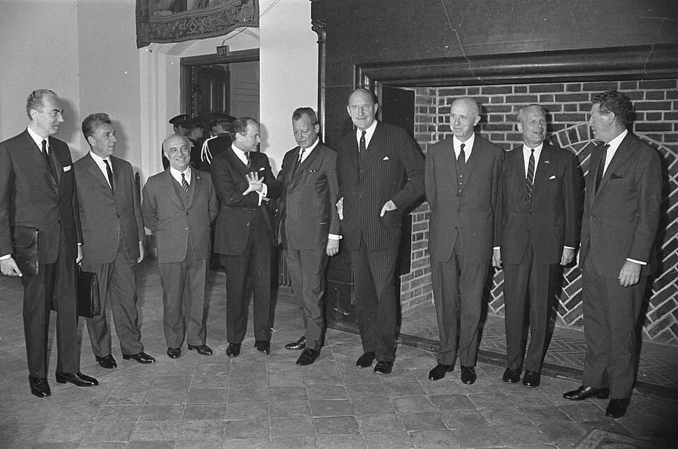 Amintore Fanfani - Collectie / Archief : Fotocollectie Anefo
Reportage / Serie : Ministersconferentie van de West-Europese Unie (WEU) in de Ridderzaal
Beschrijving : André Bettencourt (Frankrijk), Pie