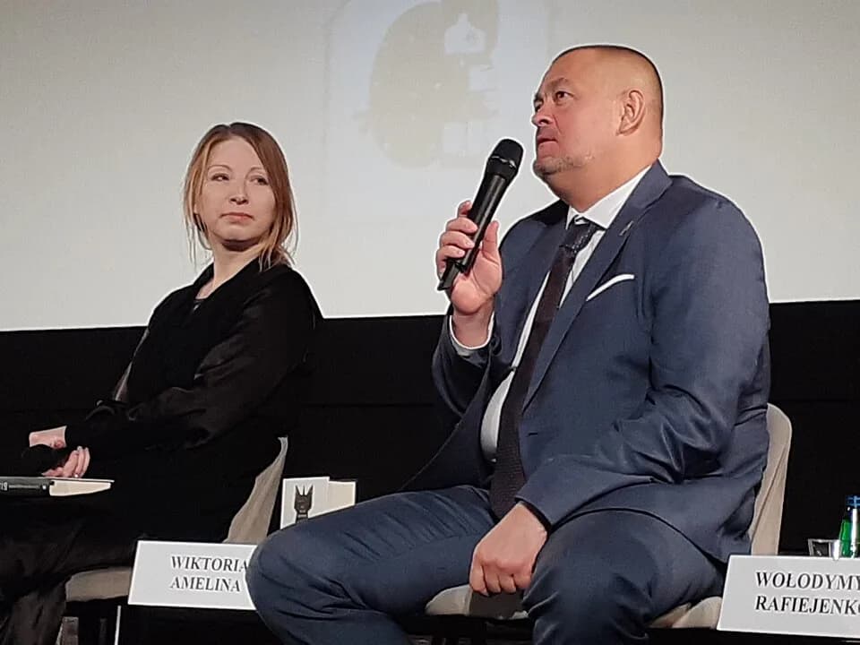 Victoria Amelina - Wiktoria Amelina i Wołodomyr Rafiejenko w trakcie spotkania w ramach wydarzenia "Prawdziwe słowa. Nowa ukraińska kultura" w Kinie Kultura.
