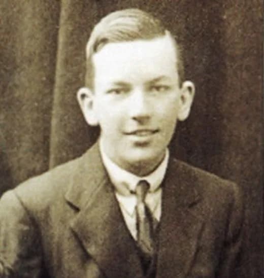 Noël Coward - Noel Coward in his teens.jpg