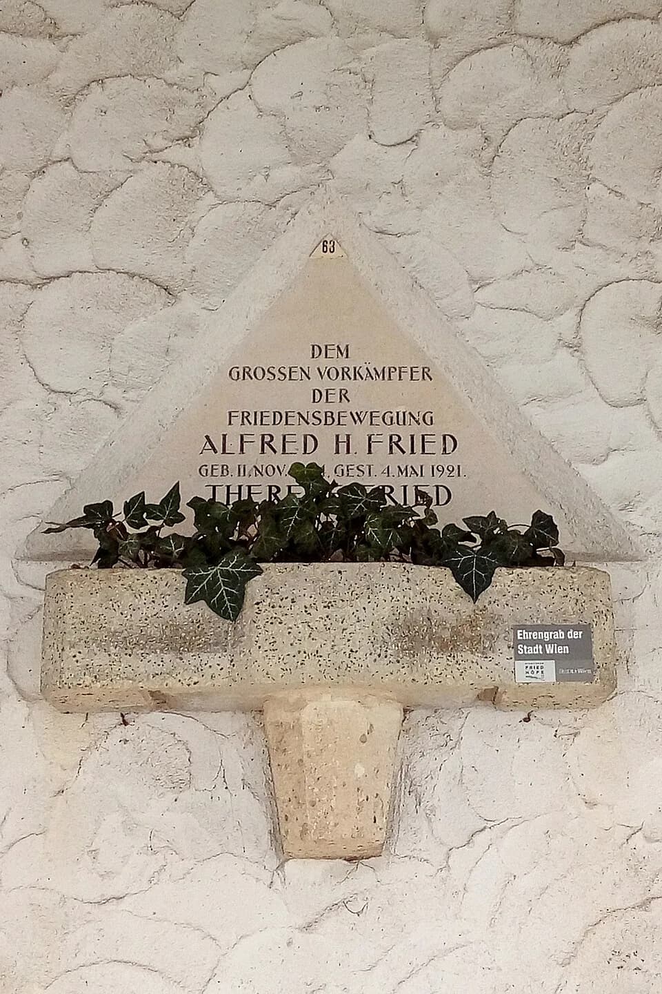 Alfred Hermann Fried - Urn grave of Alfred Hermann Fried (1864–1921), winner (with Tobias Asser) of the Nobel Prize for Peace in 1911. Feuerhalle Simmering, Vienna