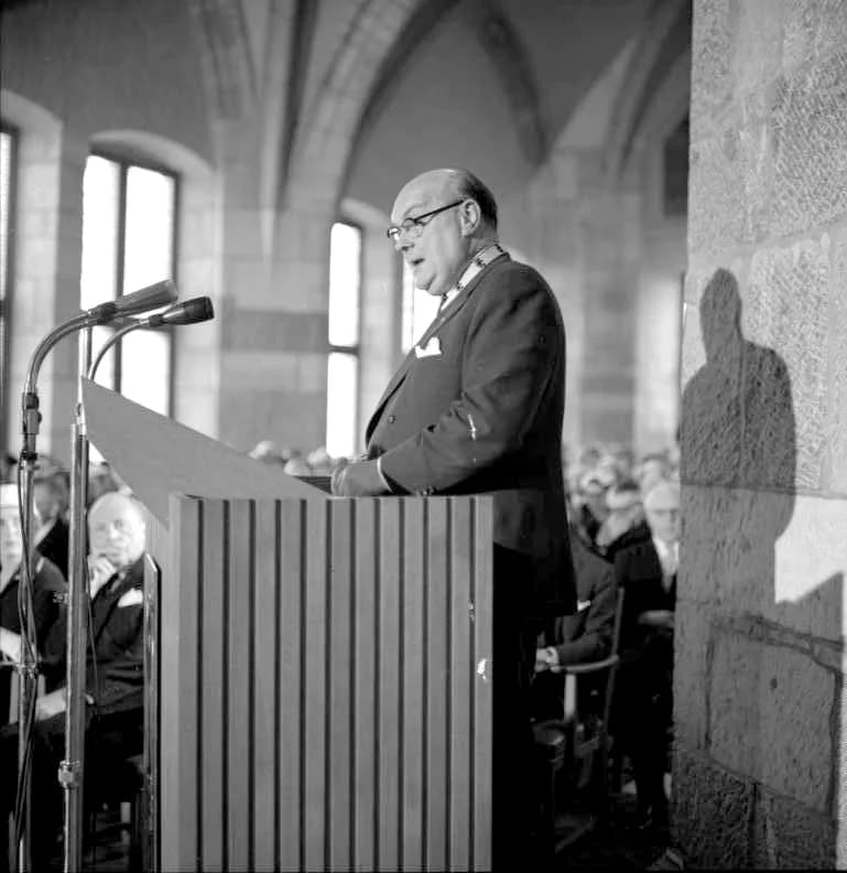 Paul-Henri Spaak - For documentary purposes the German Federal Archive often retained the original image captions, which may be erroneous, biased, obsolete or politically extreme. Verleihung des Karls