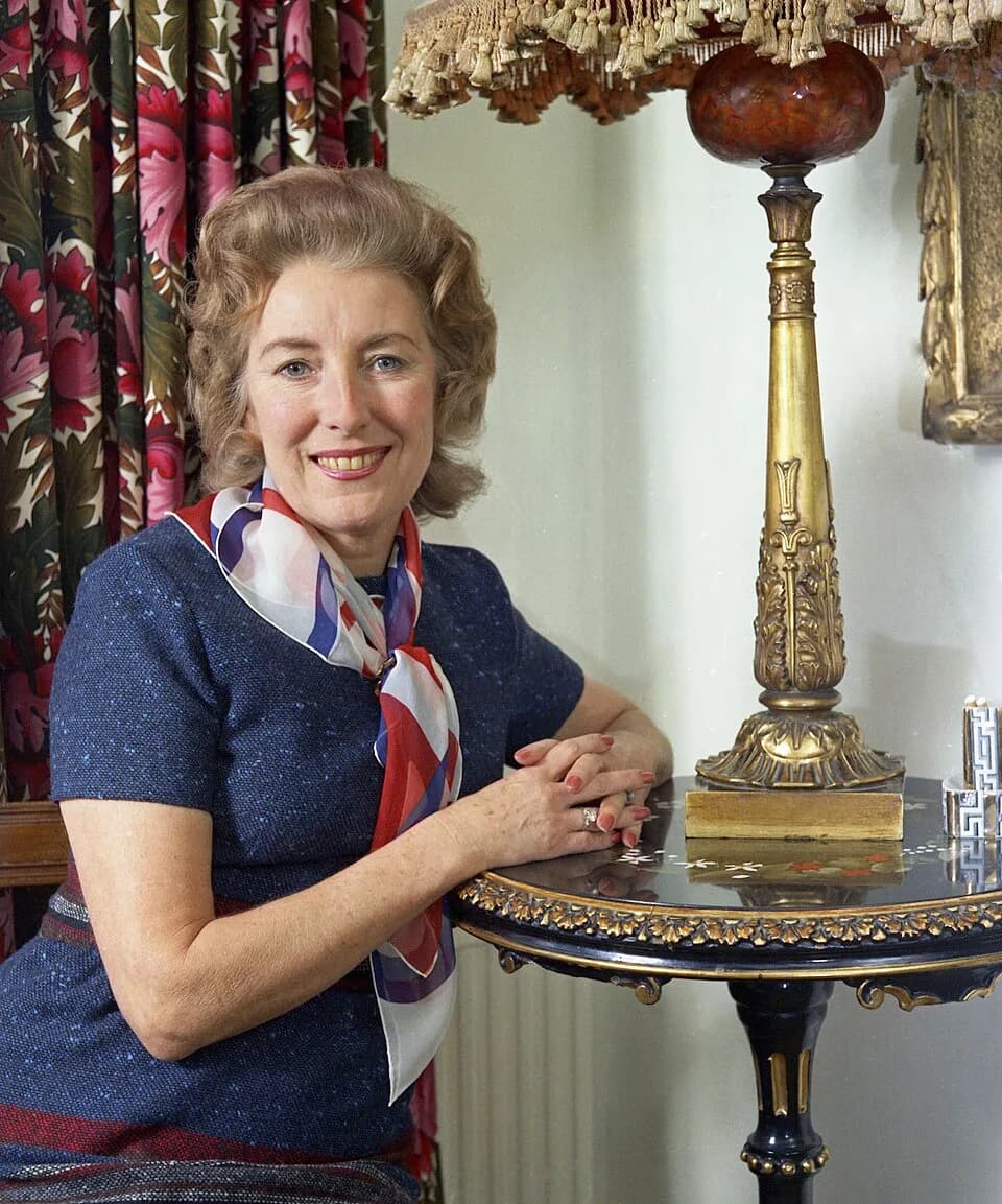 Vera Lynn - Dame Vera Lynnn Portrait