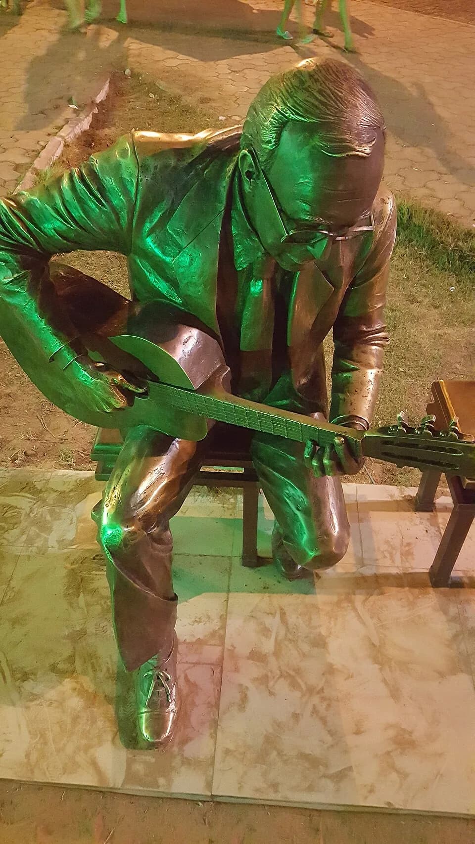 João Gilberto - Monumento dedicado a João Gilberto em sua cidade natal, Juazeiro na Bahia