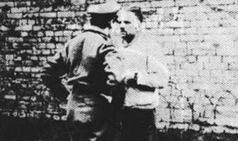 Rudolf Höss - Rudolf Hoess sendo interrogado pelo coronel Gerald Draper.
