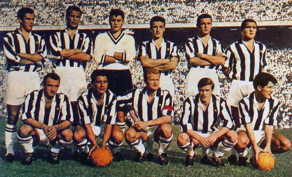 Omar Sívori - Milano (Italia), stadio San Siro, 13 settembre 1959. La formazione della Juventus F.C. scesa in campo nella vittoriosa finale di Coppa Italia 1958-59 contro il F.C. Internazionale (4-1);