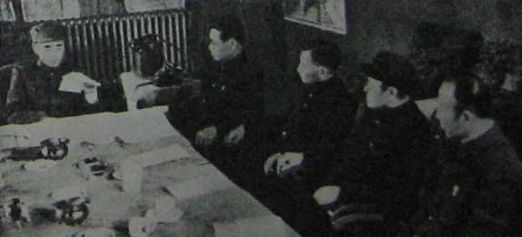 Lin Biao - Dongbei Ju leaders having a military conference in Harbin.东北局领导在哈尔滨召开军事会议。左起：林彪、高岗、陈云、张闻天、吕正操。