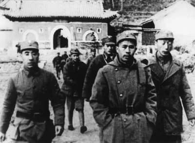 Lin Biao - 1937 Lin Biao Ren Bishi Nie Rongzhen 1937年秋，在山西抗战前线。前排左起：林彪、任弼时、聂荣臻