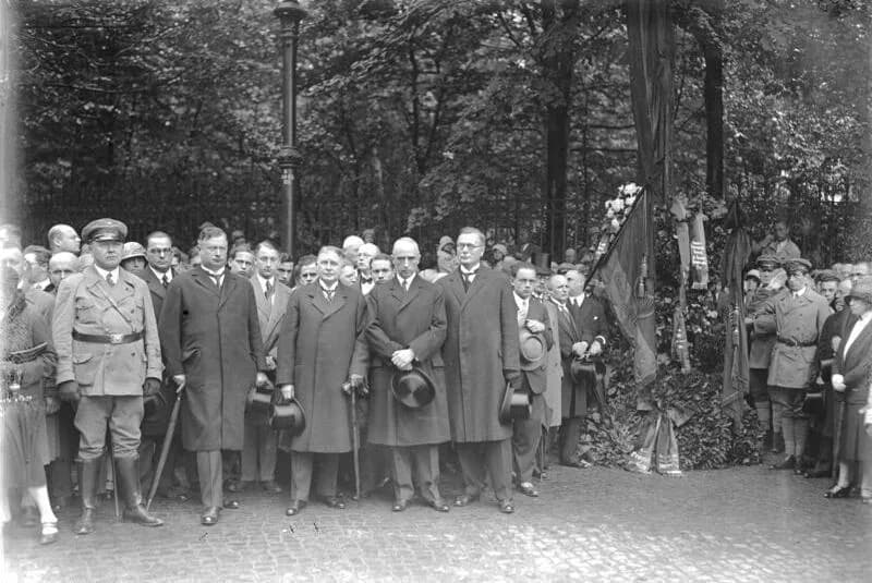 Walther Rathenau - For documentary purposes the German Federal Archive often retained the original image captions, which may be erroneous, biased, obsolete or politically extreme. Die feierliche Enthü