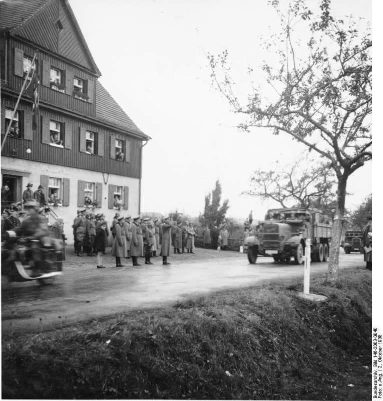 Fedor von Bock - For documentary purposes the German Federal Archive often retained the original image captions, which may be erroneous, biased, obsolete or politically extreme. Heeres-Filmstelle
Einm