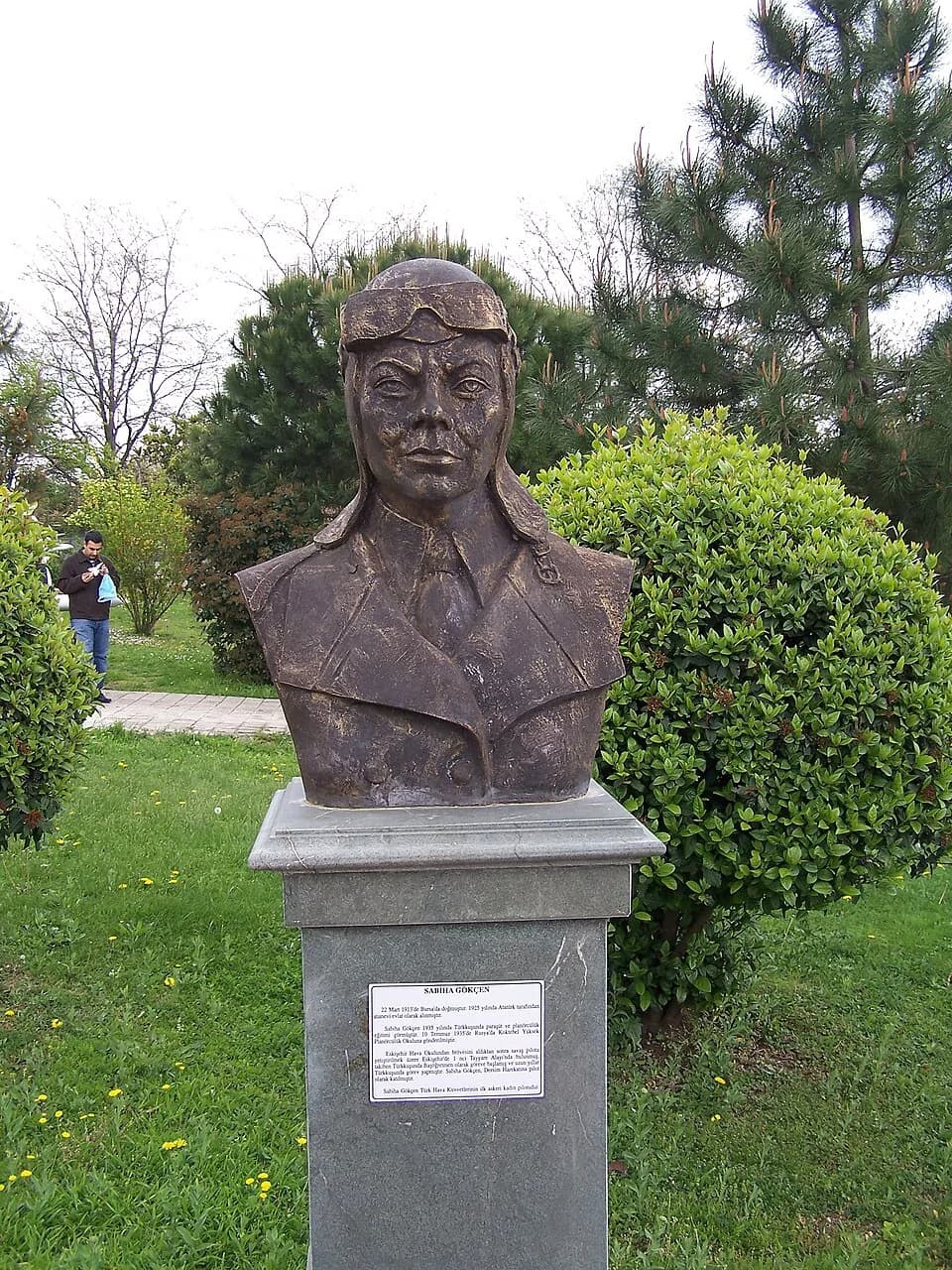 Sabiha Gökçen - Bust of female aviator Sabiha Gökçen in Istanbul Aviation Museum (İstanbul Havacılık Müzesi)