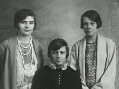 Sabiha Gökçen - Adopted daughters of Mustafa Kemal Atatürk; left to right: Zehra Aylin (1914 - 1935), Rukiye Erkin (1911 - 1995), and Sabiha Gökçen (1913 - 2001).