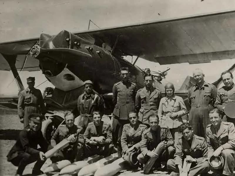 Sabiha Gökçen - Sabiha Gökçen and her colleagues in front of Breguet 19