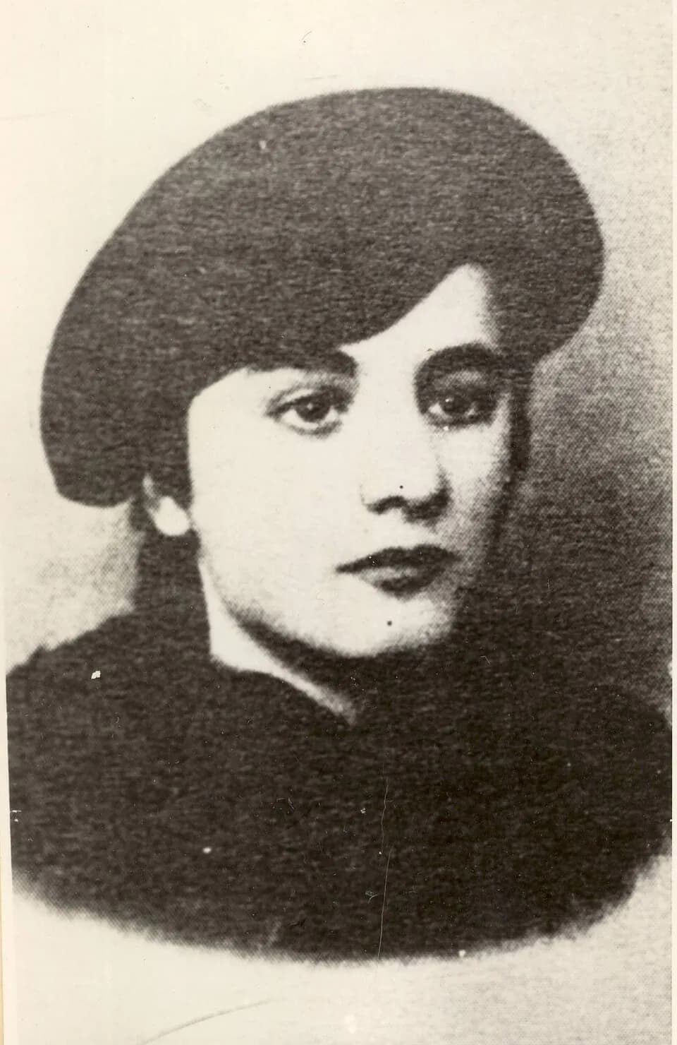 Elena Ceaușescu - Portrait of Elena Petrescu (Ceauşescu) in 1939.
