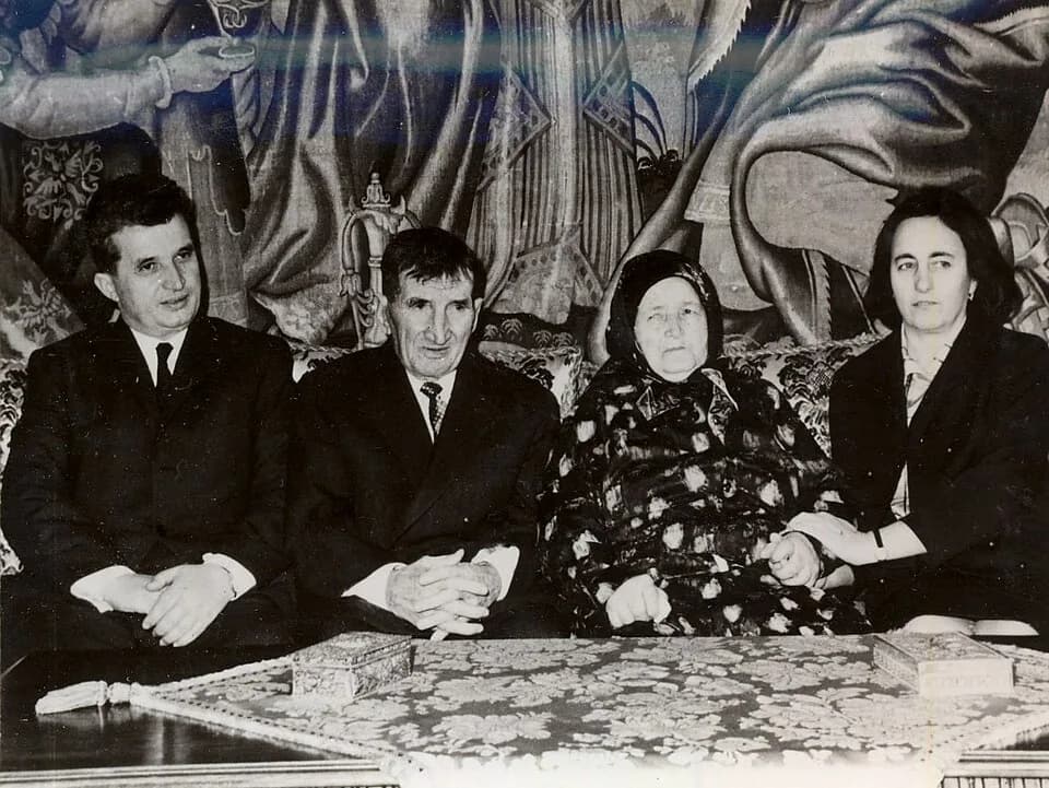 Elena Ceaușescu - Nicolae Ceaușescu (left), his parents (center) and his wife, Elena (right)