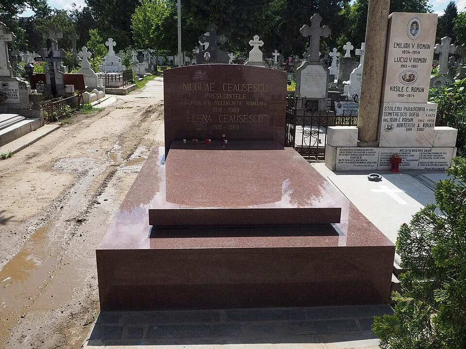 Elena Ceaușescu - Ghencea cemetery

Bucharest, Romania