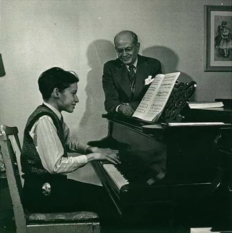 Glenn Gould - en:Alberto Guerrero (standing) with en:Glenn Gould, his most famous student, circa en:1945.  Image Archives Canada