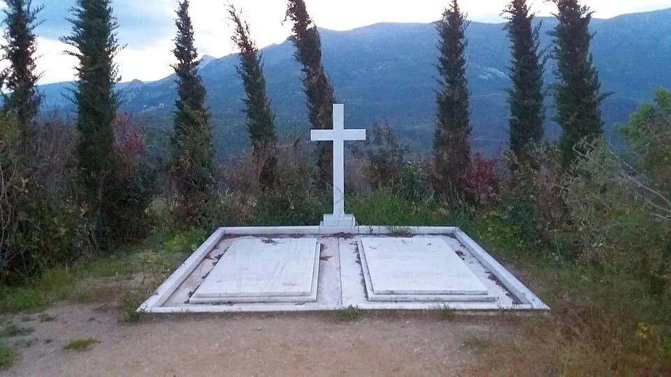 Paul of Greece - Tomb of King Paul of Greece and Queen Frederica in Tatoi Royal Cemetery