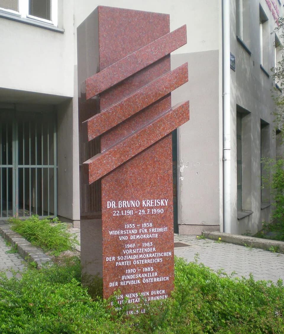Bruno Kreisky - This is a photo of public art indexed in a public art catalogue of Vienna (Austria) under the number: 91451 (commons,  de)  .