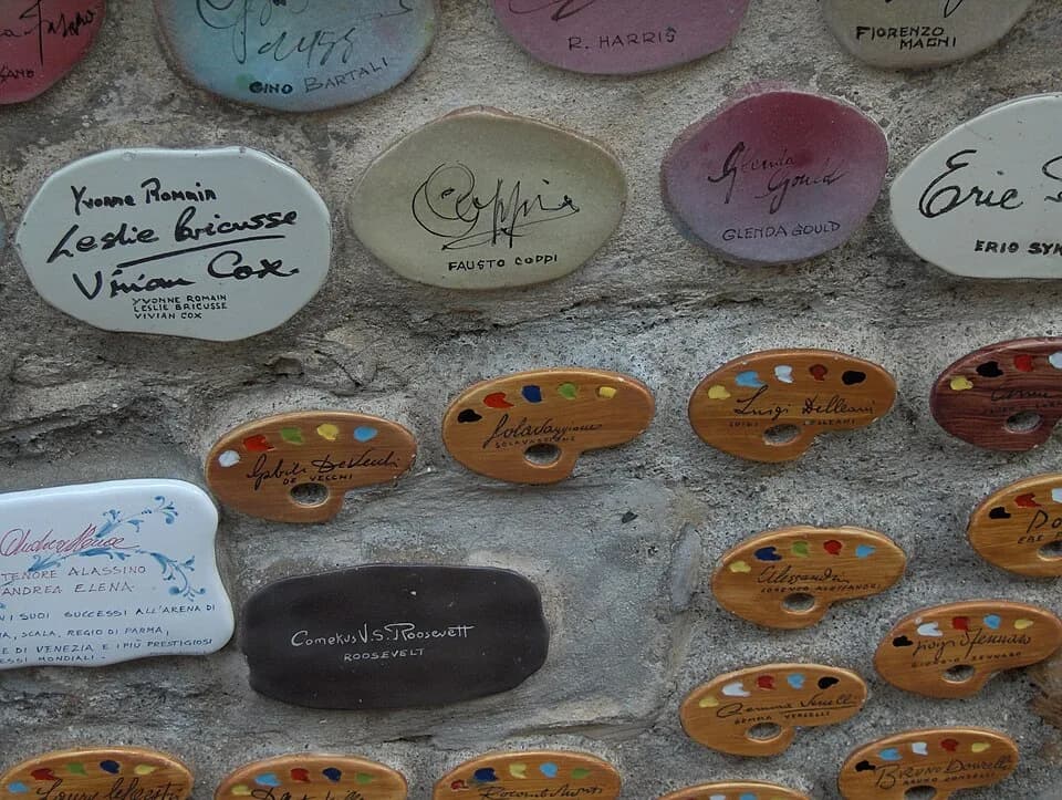 Fausto Coppi - Several tiles with signatures (amongst which the signatures of the cyclists Fausto Coppi and Gino Bartali) at the Muretto at Alassio, Italy; a monument decorated by tiles with the great