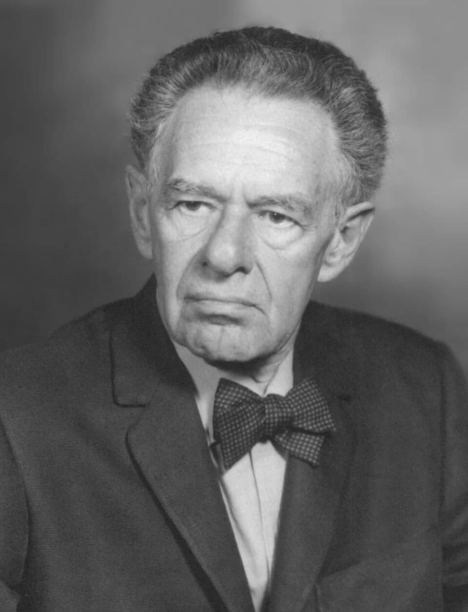 Fritz Albert Lipmann - Creator/Photographer: Unidentified photographer
Medium: Medium unknown
Dimensions: 16.6 cm x 11.8 cm
Date: 1986
Collection: Scientific Identity: Portraits from the Dibner Librar