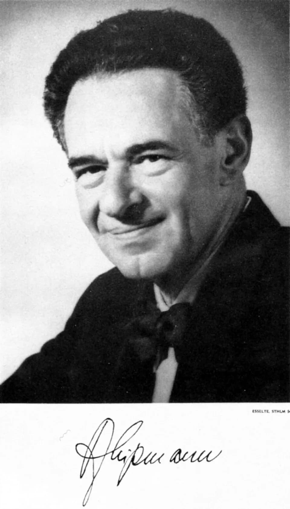 Fritz Albert Lipmann - Official Nobel portrait of Fritz Lipmann, with his signature