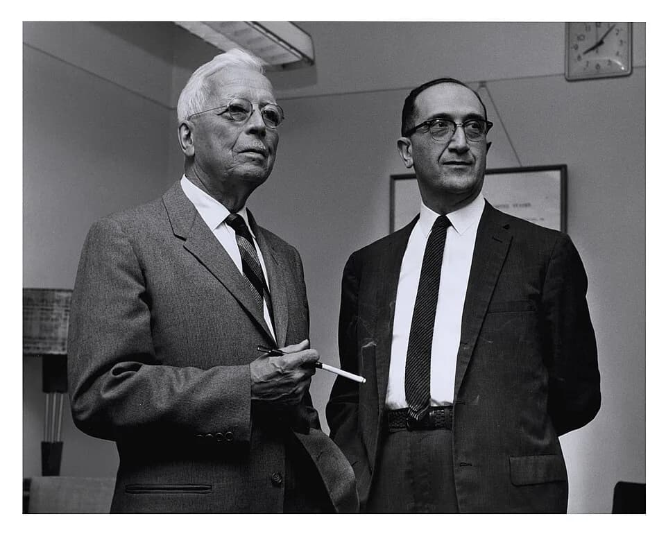 Salvador Luria - Rolla Dyer (1886-1971) was an infectious diseases specialist who served as director of the National Institutes of Health from 1942 to 1950.
Number of Image Pages:
1 (262,930 Bytes)
Da