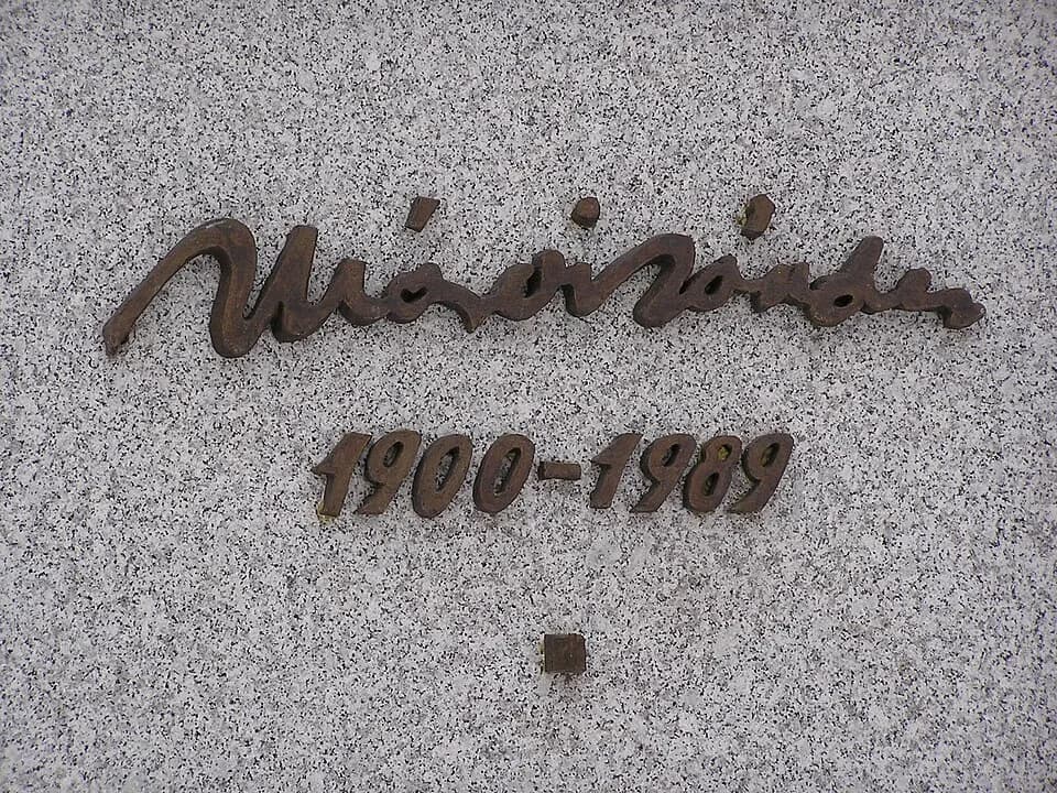 Sándor Márai - Marai-socha3.jpg