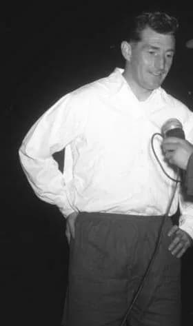 Fritz Walter - Title: SC Wismut gegen 1. FC Kaiserslautern


  
For documentary purposes the German Federal Archive often retained the original image captions, which may be erroneous, biased, obsolete