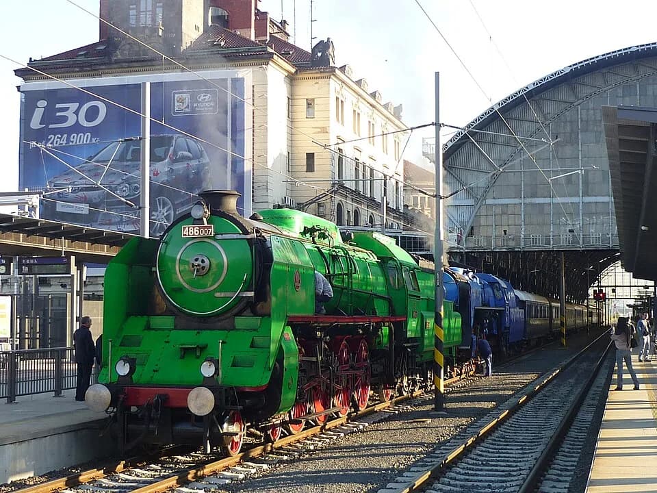 Nicholas Winton - Winton train before departute in Prague