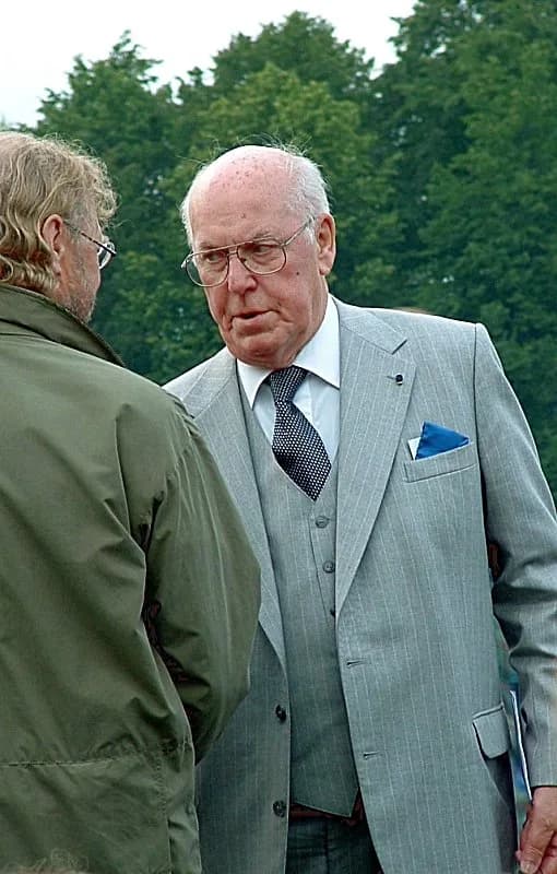 Lennart Meri - Lennart Meri (1929–2006), President of Estonia (1992–2001), meets with members of the public at the 2004 Song Festival in Tallinn.