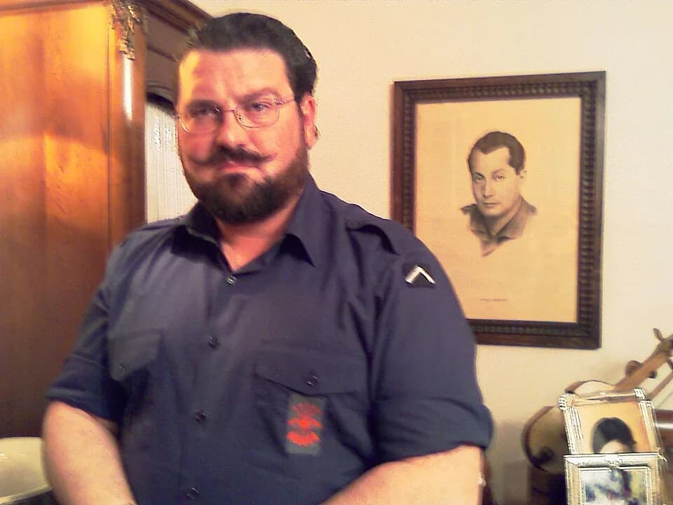 José Antonio Primo de Rivera - Mr. Alberto Alfonso, happening in its office next to the picture of Jose Antonio Primo de Rivera.