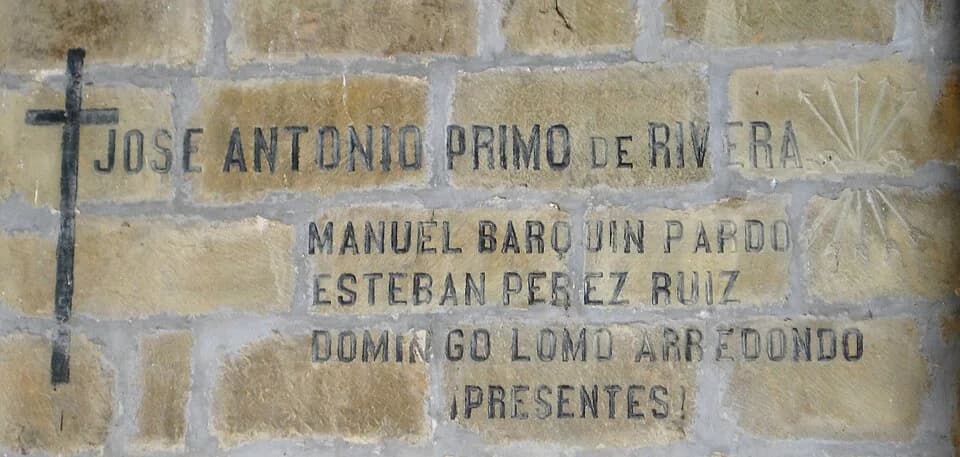 José Antonio Primo de Rivera - Inscription on the façade of Saint Michael's Church (in Ogarrio, Ruesga, Cantabria, Spain), in memory of José Antonio Primo de Rivera and the local supporters of the nat