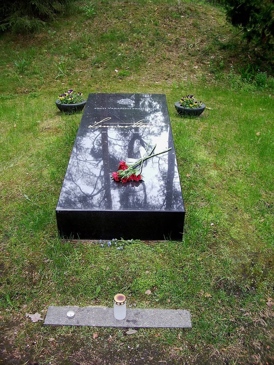 Lennart Meri - Tomb of Lennart Meri