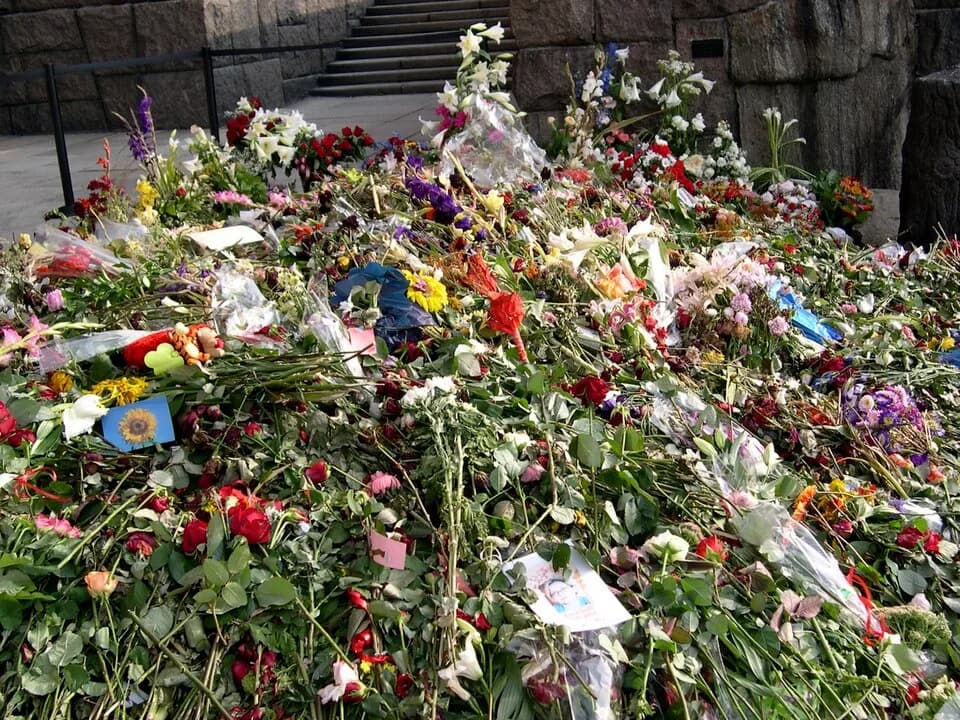 Anna Lindh - Blommor till minne av utrikesminister Anna Lindh.