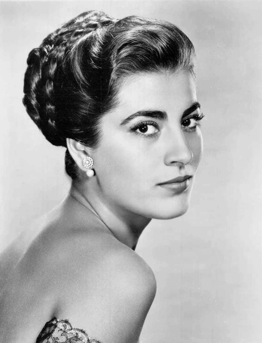 Irene Papas - Photo of actress Irene Papas.