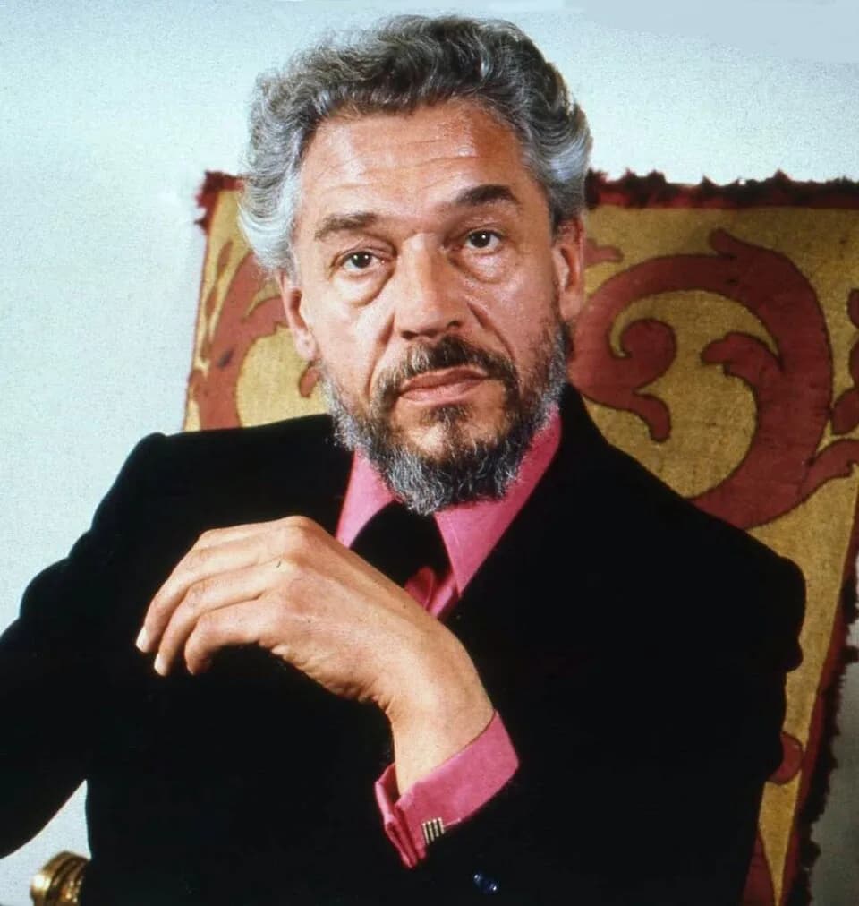 Paul Scofield - The British actor Paul Scofield (1922-2008) portrayed by Allan Warren at the photographer's studio in London, England.