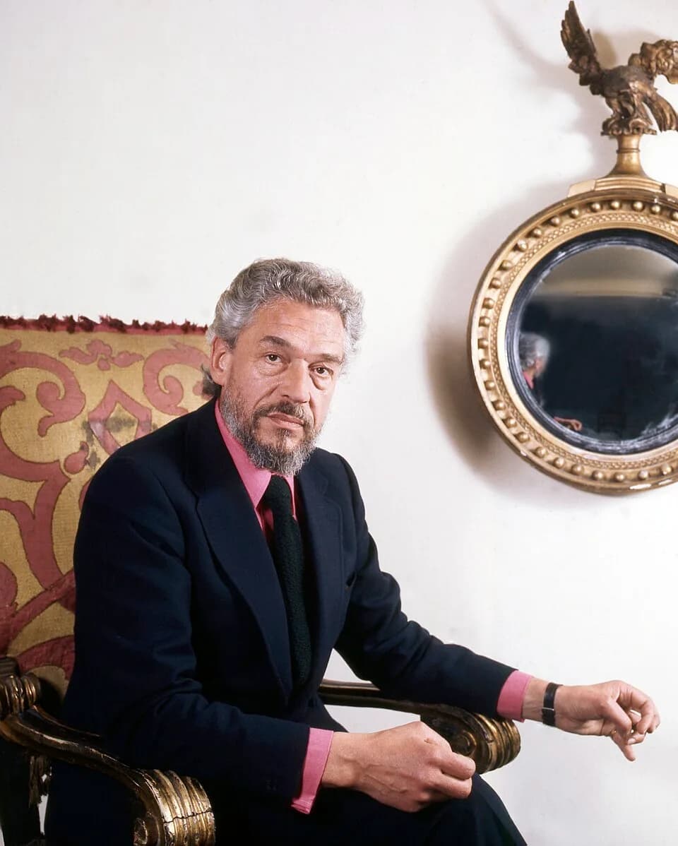 Paul Scofield - Paul Scofield taken in photographer's studio