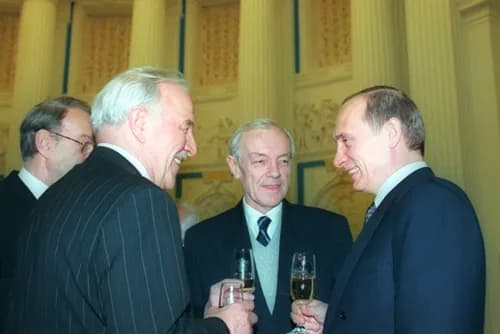 Mikhail Ulyanov - МОСКВА, КРЕМЛЬ. Церемония вручения премии Президента в области литературы и искусства за 1999 год и премии имени Булата Окуджавы. С известными актерами Михаилом Ульяновым, Алексеем Б