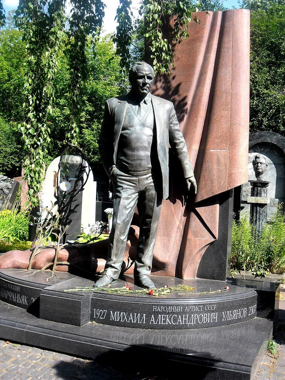 Mikhail Ulyanov - Могила Михаила Александровича Ульянова. Новодевичье кладбище (Москва и Московская область, Москва, Лужнецкий пр., 2)