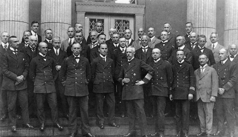 Wilhelm Canaris - Bundesarchiv Bild 146-1976-088-40, Bedienstete des Marinekommandoamtes.jpg