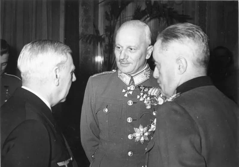 Wilhelm Canaris - For documentary purposes the German Federal Archive often retained the original image captions, which may be erroneous, biased, obsolete or politically extreme. Scherl:
Ungarns Wehrm