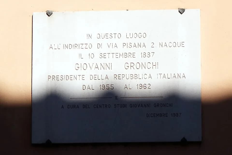 Giovanni Gronchi - Targa sulla casa natale di Giovanni Gronchi. Via I Maggio 2 (all'epoca via Pisana 2), 56025 Pontedera (PI) Italia