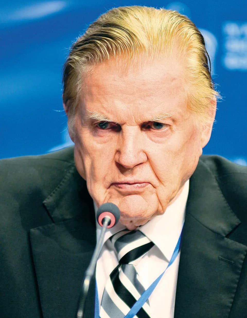 Robert Mundell - Robert Mundell, CC (born October 24, 1932) is a Nobel Prize-winning Canadian economist. Currently, Mundell is a professor of economics at Columbia University and the Chinese Universit
