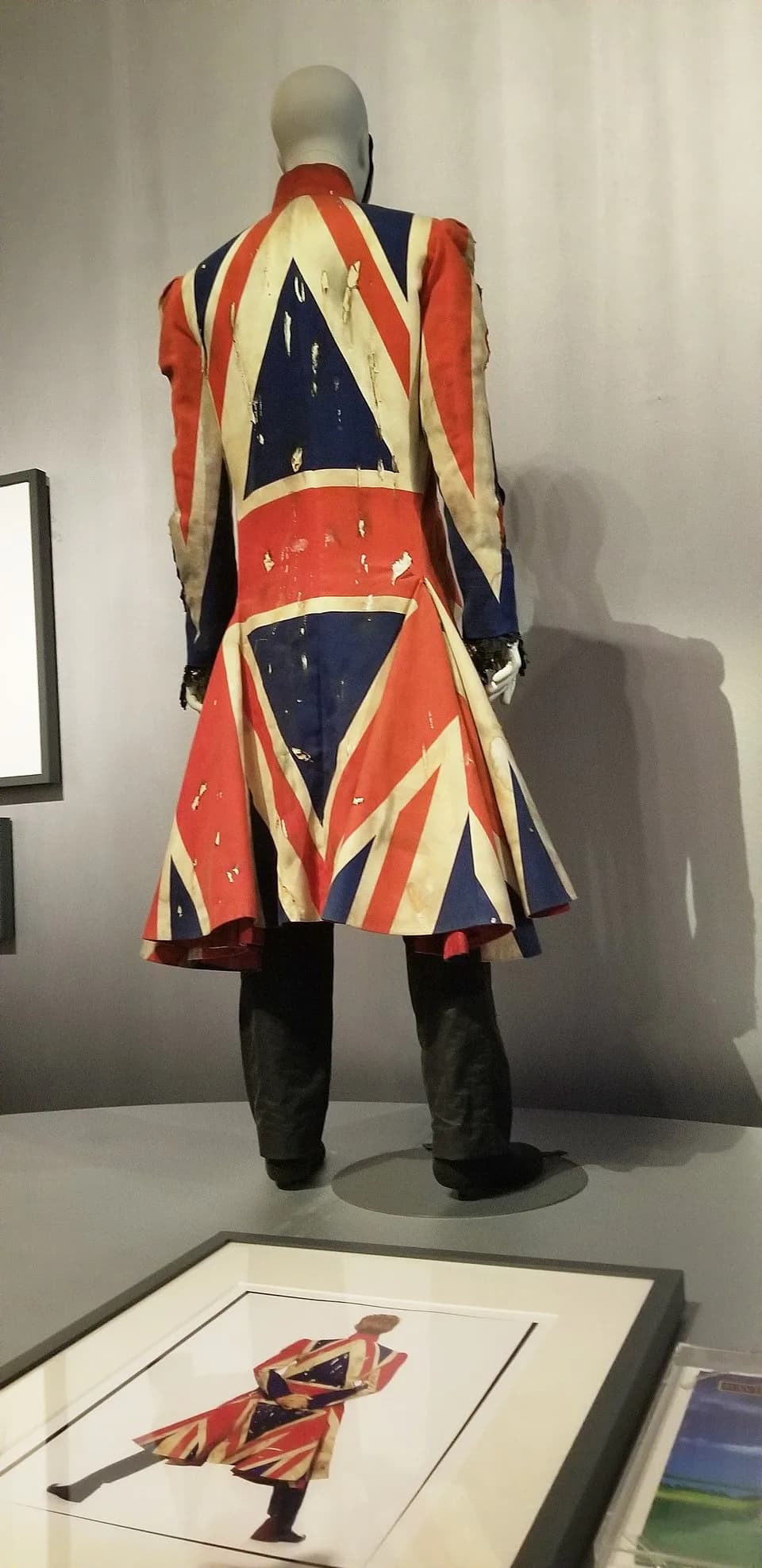 Alexander McQueen - Union Jack coat designed in 1996 by Alexander McQueen for David Bowie's album Earthling. David Bowie Is exhibition @ Brooklyn Museum, Brooklyn, 2018.