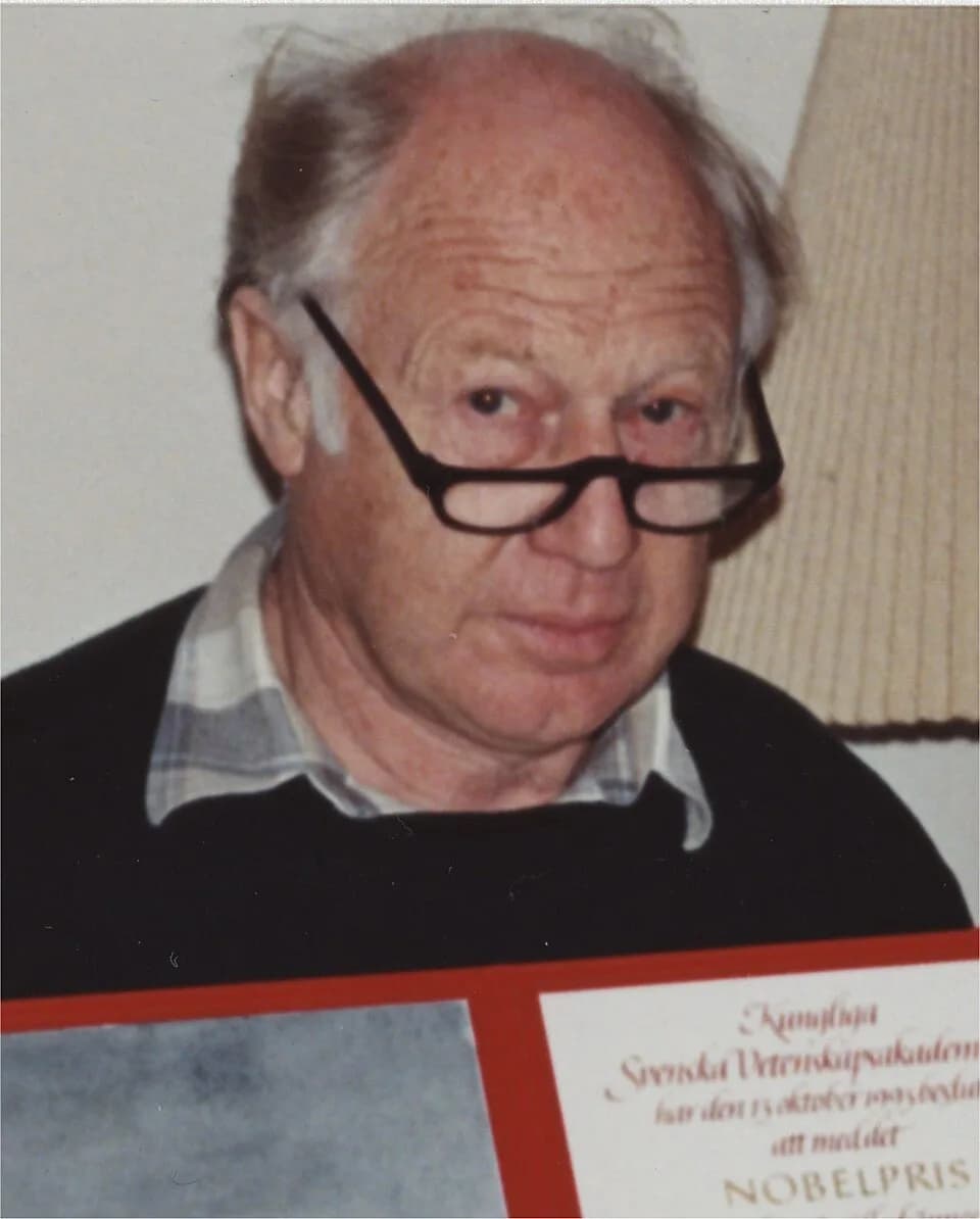 Michael Smith - Simon Fraser University Archives. atom.archives.sfu.ca/f-39-7-0-0-10 Society for Canadian Women in Science and Technology fonds- Photographs, F-109-7-0-0-10_001. Michael Smith party at