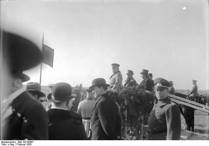 Amanullah Khan - For documentary purposes the German Federal Archive often retained the original image captions, which may be erroneous, biased, obsolete or politically extreme. Große Truppenparade zu